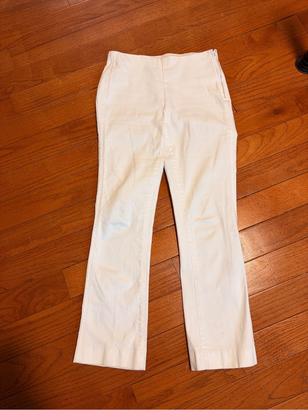 Lilly Pulitzer Classic White Capri Pants.